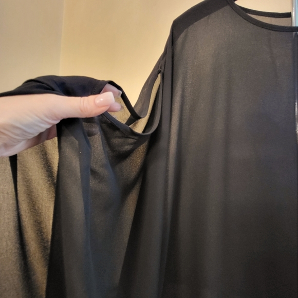 Ladies Blk Sheer Batwing top - Picture 2 of 4